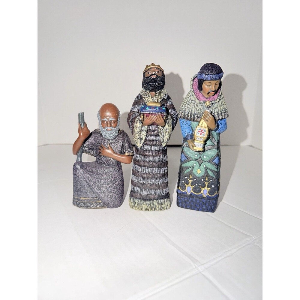 Parastone Enesco Mahogany Miracle Nativity Set - Set of 3 pcs incl Baby Jesus